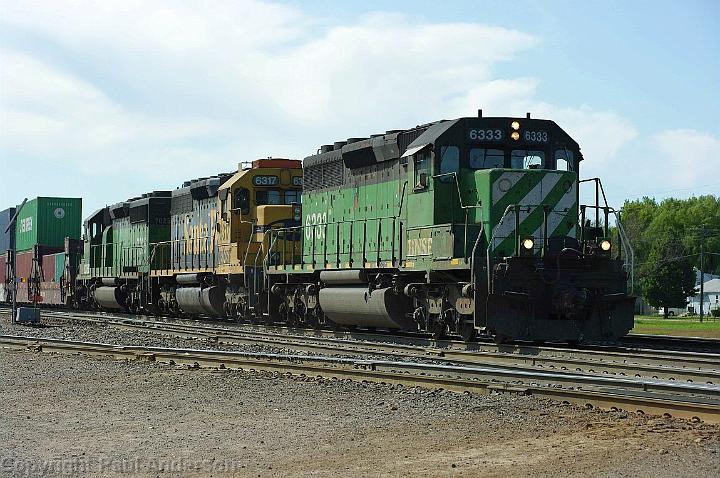 BNSF 6333 at Dilworth, MN.jpg